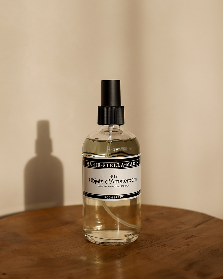 marie-stella-maris_objets_d_amsterdam_kamerspray_250_ml_8718546663130_109671_1