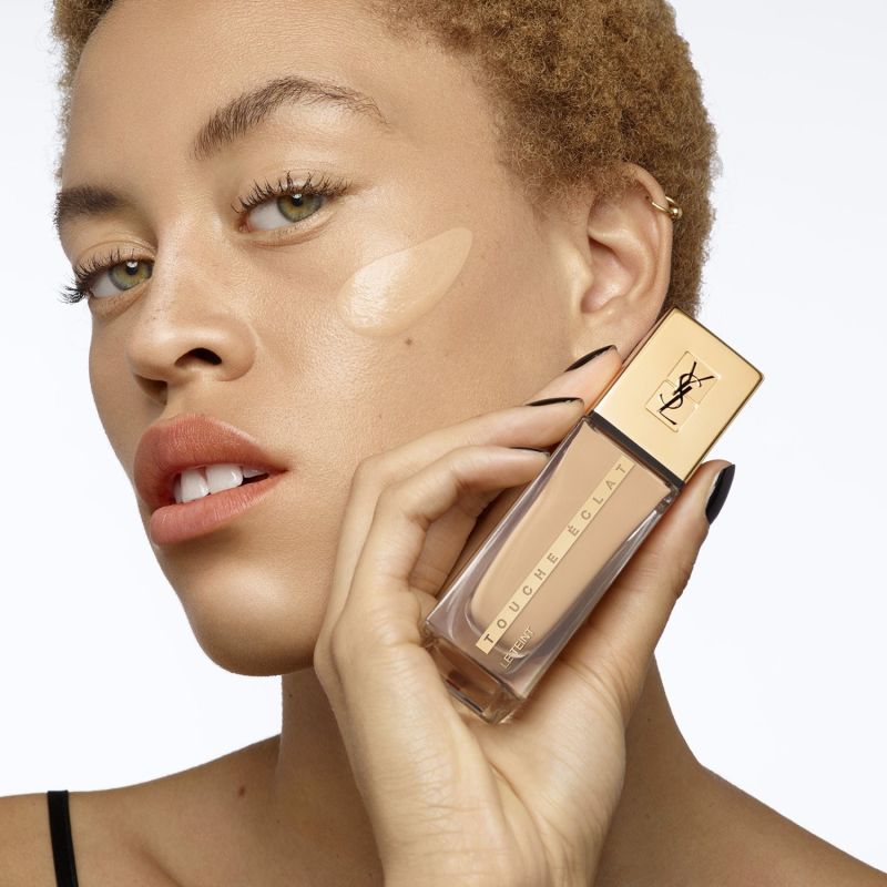 Yves Saint Laurent Touche Éclat Le Teint Foundation B40 - Sand